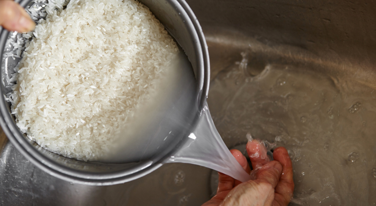 Rijst wassen voor het koken: waarom wel of niet?