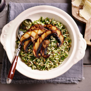 Boerenkool-linzenrisotto met gegrilde portobello