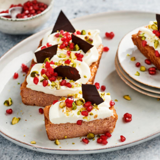 Rijstbodem met granaatappelpitjes en pistachenootjes
