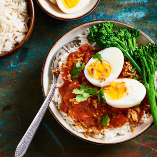 Tomatencurry met eieren