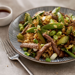 Japanse rijst met bief en sugarsnaps