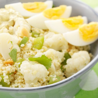 Bulgursalade met bloemkool en kerrieyoghurt