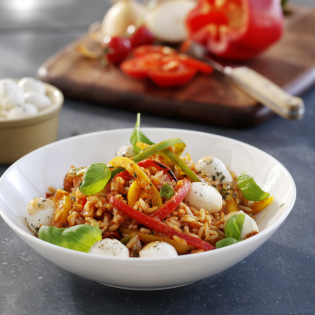 Italiaanse rijst met paprika en mozzarella