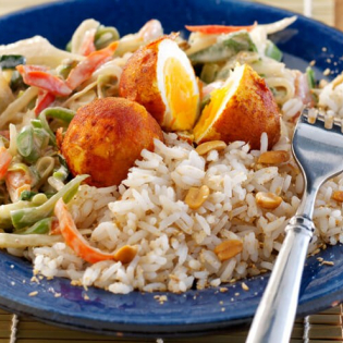 Indische groentestoof met kerrie-eieren