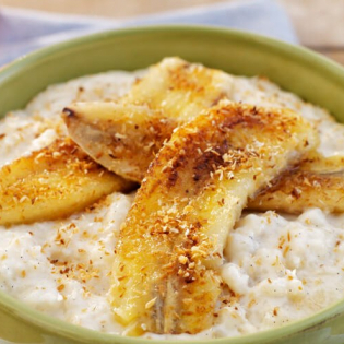 Kokosrijst met gebakken banaan