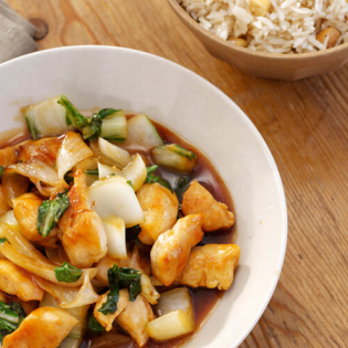 Kip met paksoi en cashewnotenrijst