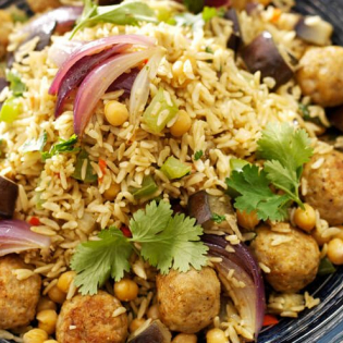 Marokkaanse rijst met gehaktballetjes en aubergine