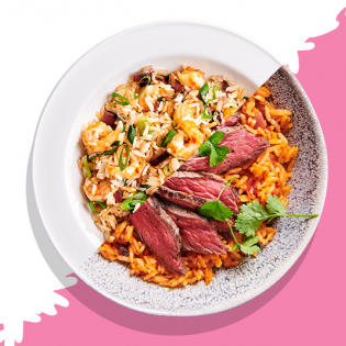 Pittige Thaise tomatenrijst met biefstuk