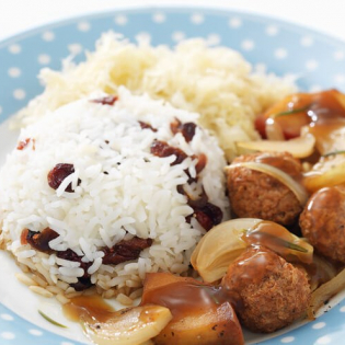 Hachee van gehaktballetjes met cranberryrijst