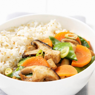 Japanse roerbak met tofu en shii-take
