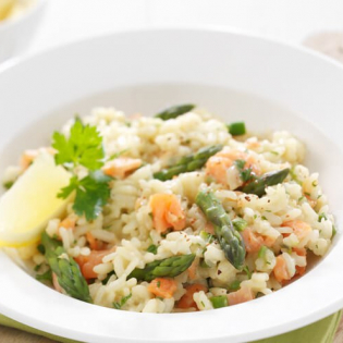Risotto met zalm en groene asperges