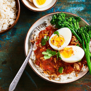 Tomatencurry met eieren