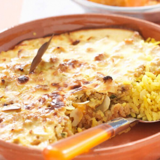 Bobotie van kipgehakt met wortelsalade
