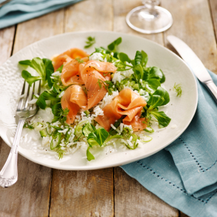 Noorse rijstsalade met gerookte zalm