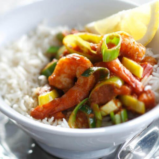 Indiase curry met garnalen en prei
