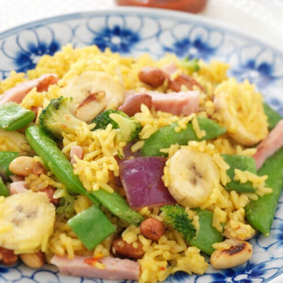 Nasi goreng met ham en banaan