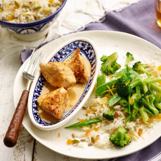 Kip met tahinsaus en groene groenten