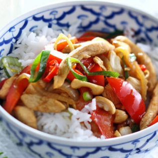 Thaise kip met paprika en cashewnoten