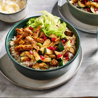Pandanrijst met shoarma, aubergine reepjes en tahini-yoghurt