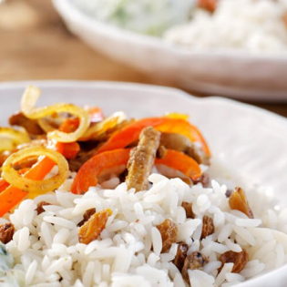 Shoarma met paprika, rozijnenrijst en tzatziki
