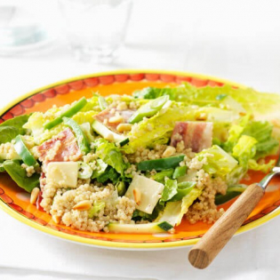 Caesarsalade van quinoa, bacon en paprika