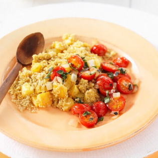 Schotel van aardappel, quinoa en tomaat