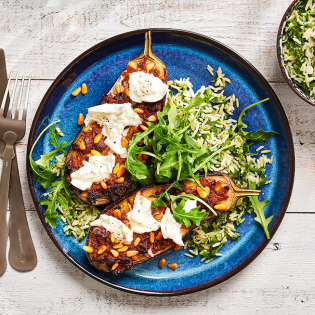 Geroosterde aubergine met mozzarella en pestorijst