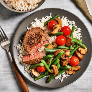 Rundertartaar met gebakken champignons en tomaatjes en Toverrijst